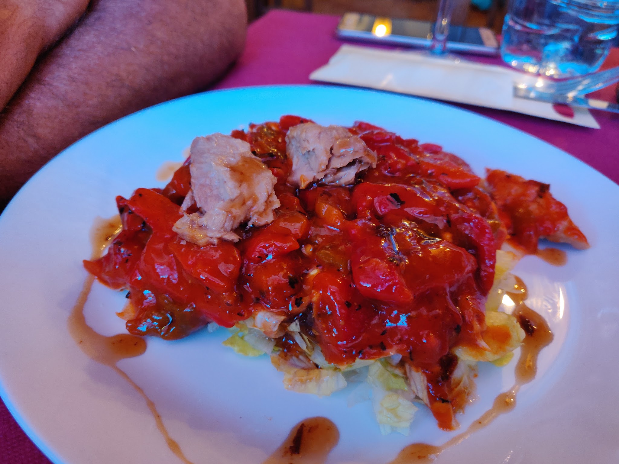 Ensalada de asadillo de pimientos rojos con ventresca